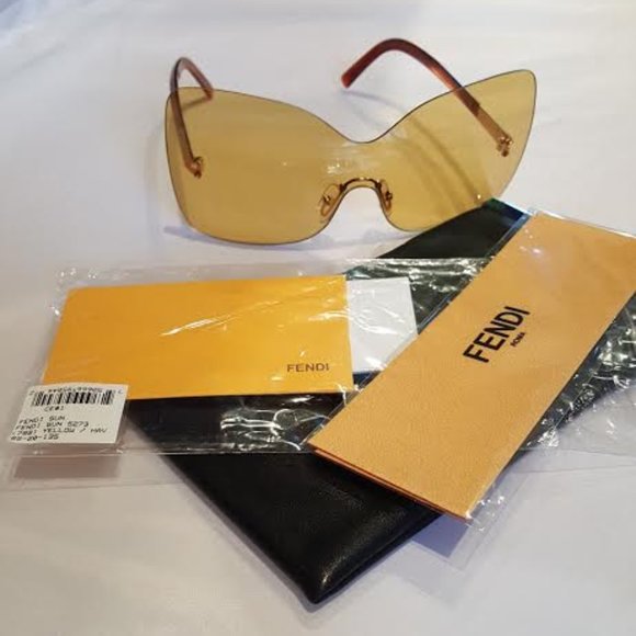 Authentic Fendi Runway FS5273 Shield Sunglasses - Picture 4 of 8